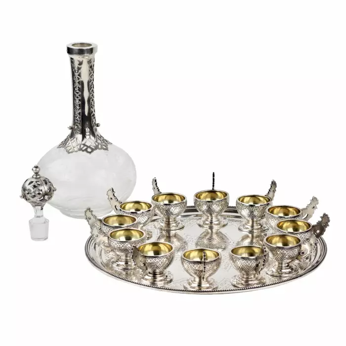 Service à vodka russe pour 12 personnes en argent avec verre. 