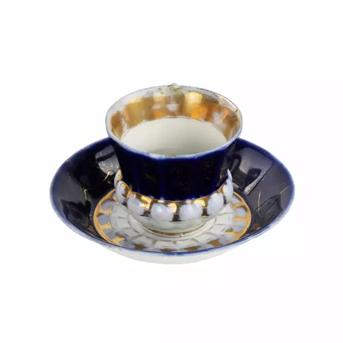 Manufacture de paires de the en porcelaine I.E. Kouznetsov sur le Volkhov. 