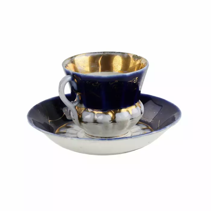 Manufacture de paires de the en porcelaine I.E. Kouznetsov sur le Volkhov. 