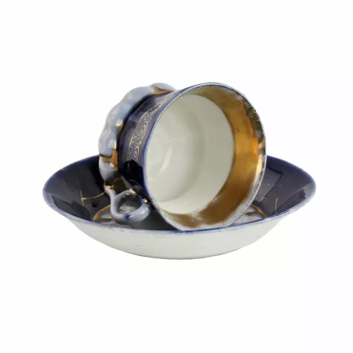 Manufacture de paires de the en porcelaine I.E. Kouznetsov sur le Volkhov. 