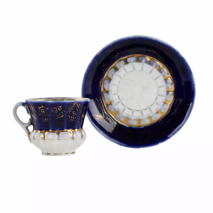 Manufacture de paires de the en porcelaine I.E. Kouznetsov sur le Volkhov. 
