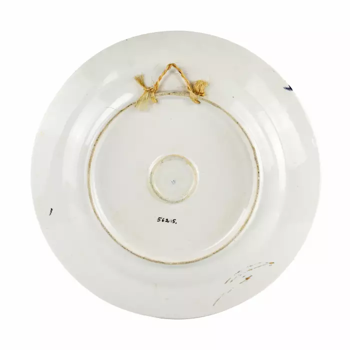 Cinq plats et assiettes de l`usine de Popov. 19ème siècle. 