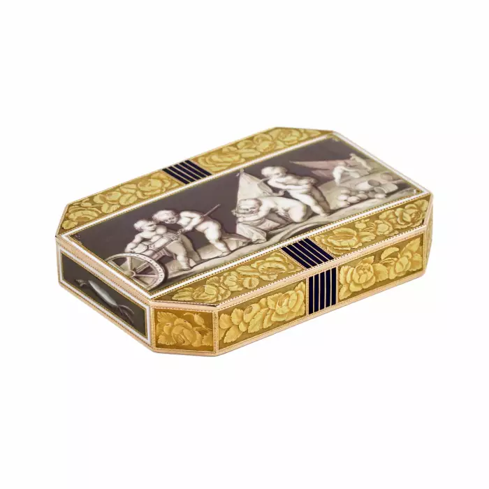 FRENCH GOLD SNUFFBOX WITH ENAMEL GRISAILLE “MILITARY GAMES OF PUTTI” FRANCE, EMPIRE PERIOD, FIRST QUARTER OF THE 19TH CENTURY