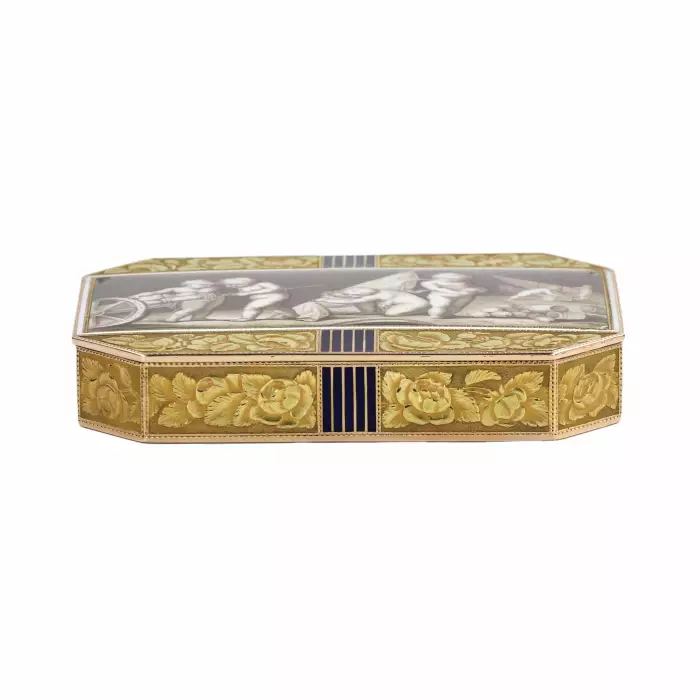 FRENCH GOLD SNUFFBOX WITH ENAMEL GRISAILLE “MILITARY GAMES OF PUTTI” FRANCE, EMPIRE PERIOD, FIRST QUARTER OF THE 19TH CENTURY