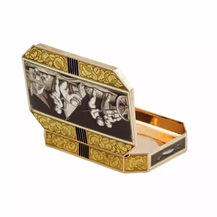 FRENCH GOLD SNUFFBOX WITH ENAMEL GRISAILLE “MILITARY GAMES OF PUTTI” FRANCE, EMPIRE PERIOD, FIRST QUARTER OF THE 19TH CENTURY