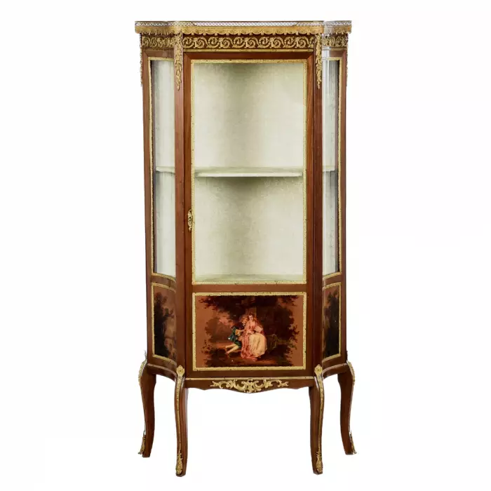 Vitrine de style Louis XVI. 