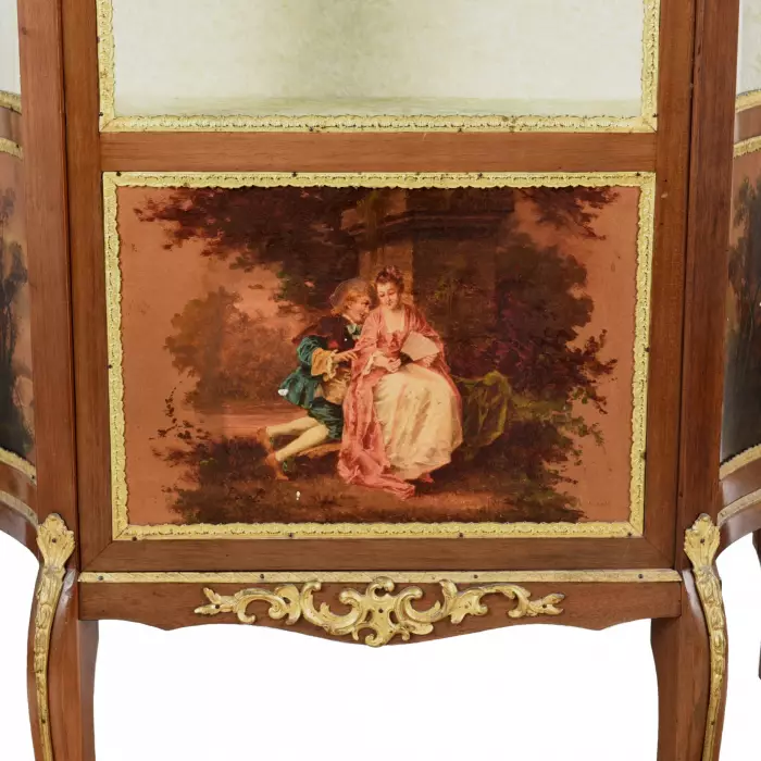 Vitrine de style Louis XVI. 