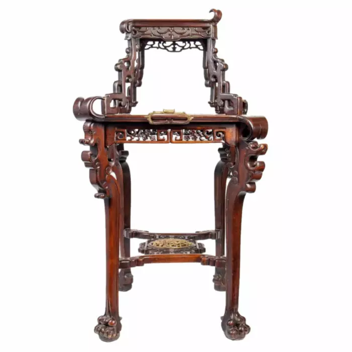 Elegante table japonaise à deux etages, attribuee à Viardot, XIXe siècle. 