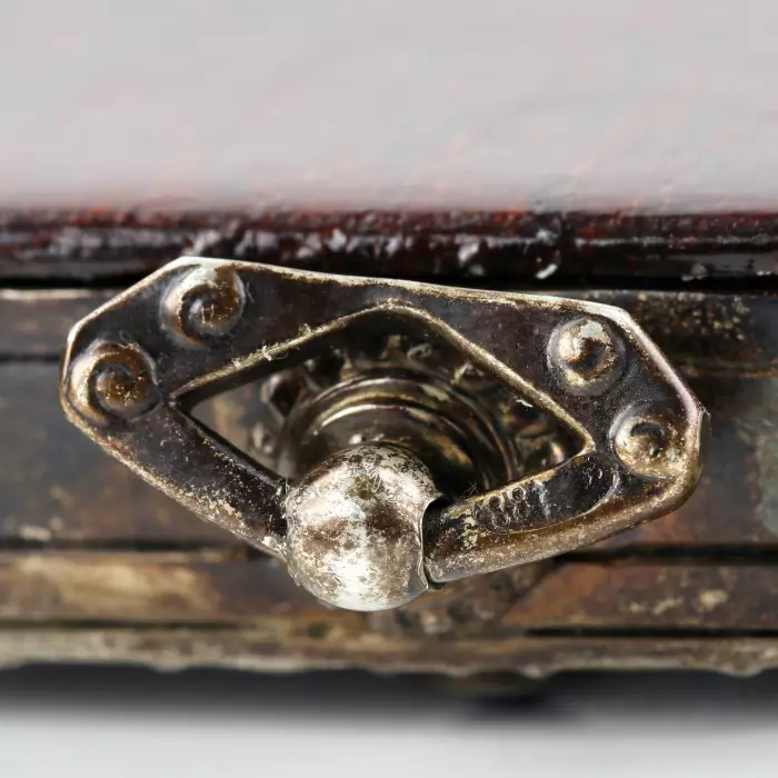 Un attribut fascinant de l`Art nouveau russe par Faberge. Icône de St. Constantin sur zinc en argent. 