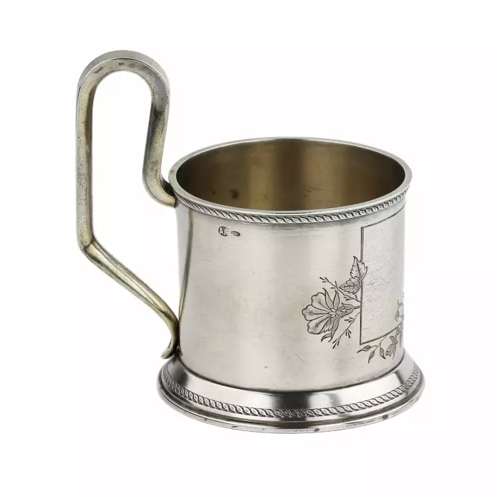 Sous-verre russe en argent du tournant des XIXe et XXe siècles. 