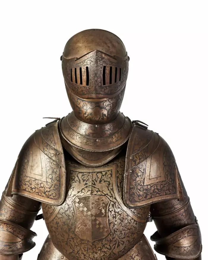 Magnifique armure chevaleresque en dessin et gravure nielle. Historicisme, XIXe siècle. 