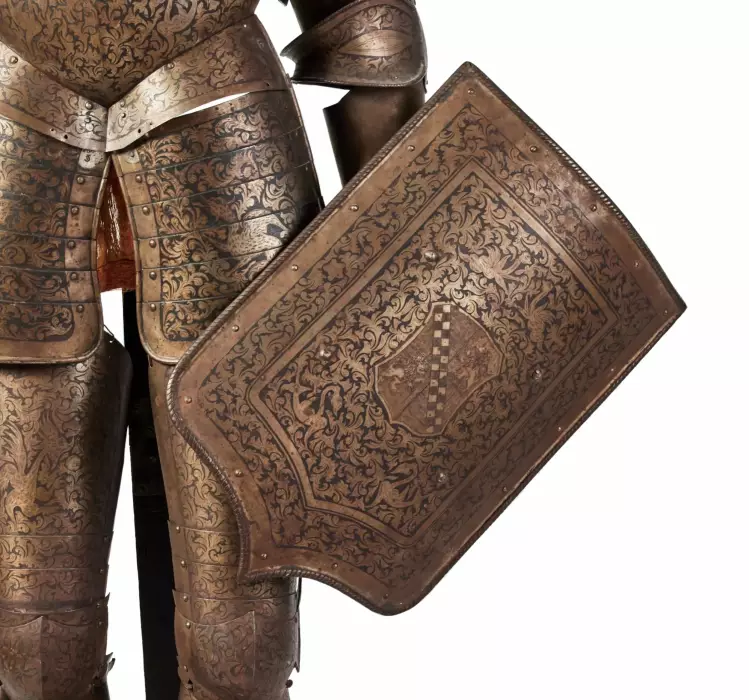 Magnifique armure chevaleresque en dessin et gravure nielle. Historicisme, XIXe siècle. 