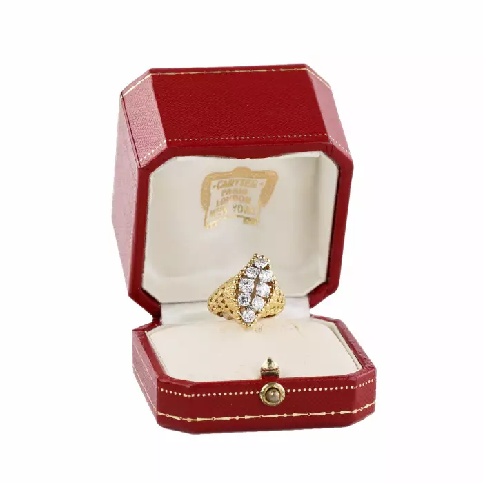 Кольцо Cartier из 18 К золота с бриллиантами.