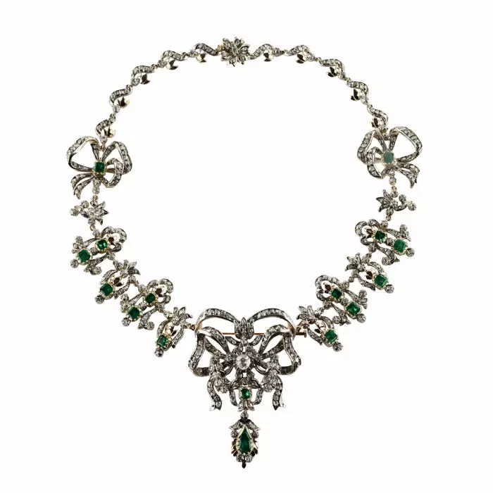 Ensemble de bijoux vintage Reine Isabelle. Le tournant des XVIIIe-XIXe siècles. 