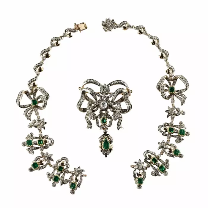 Ensemble de bijoux vintage Reine Isabelle. Le tournant des XVIIIe-XIXe siècles. 