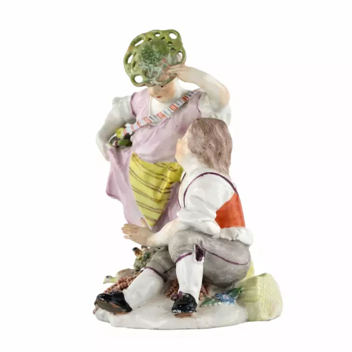 Figurine en porcelaine Enfants au nid. 