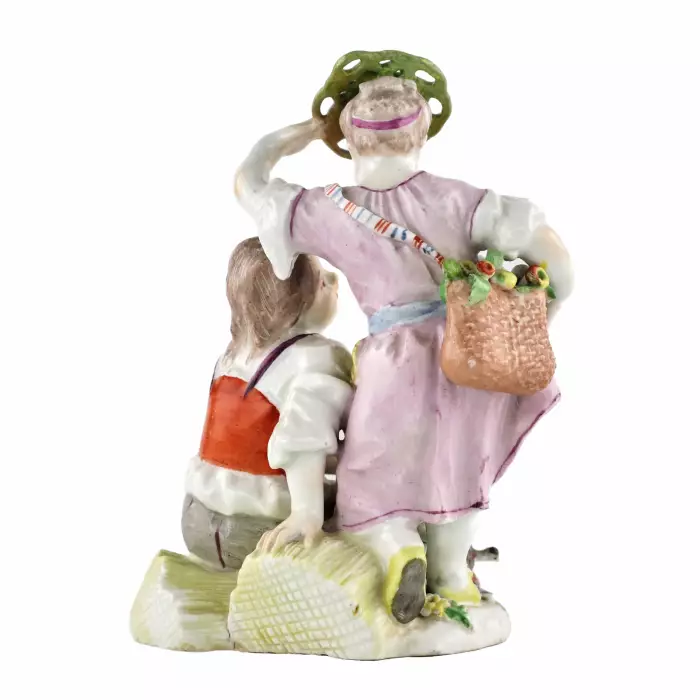 Figurine en porcelaine Enfants au nid. 