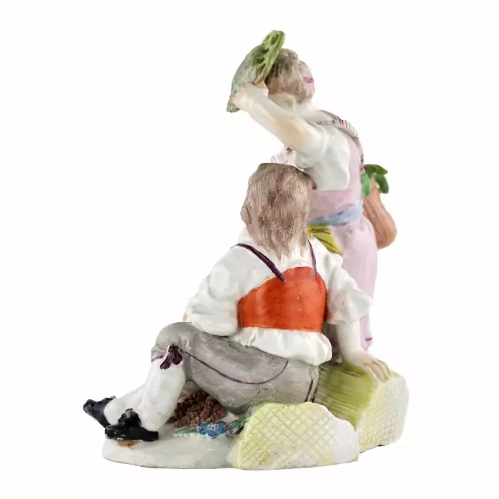Figurine en porcelaine Enfants au nid. 