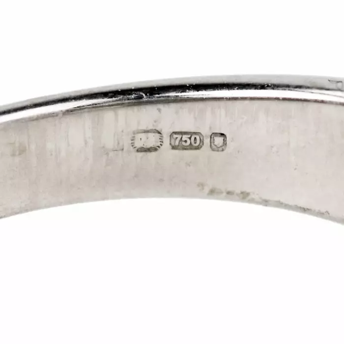 Ring in 18K white gold with diamonds. 