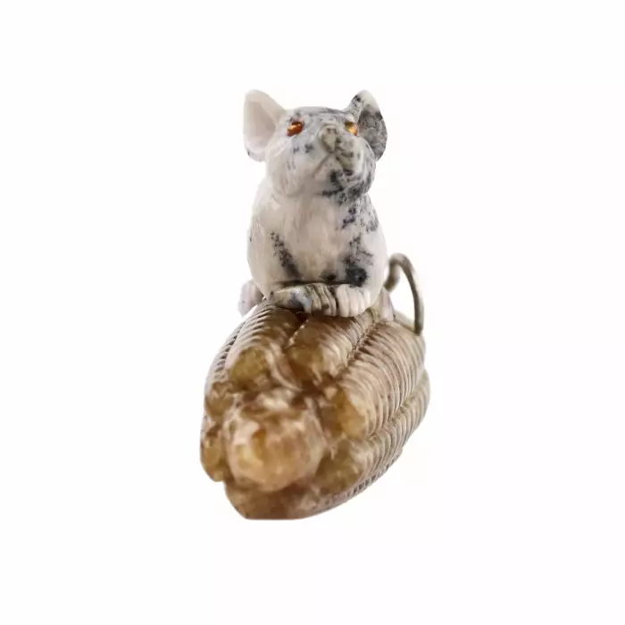 Камнерезная миниатюра Мышонок на кукурзке. 