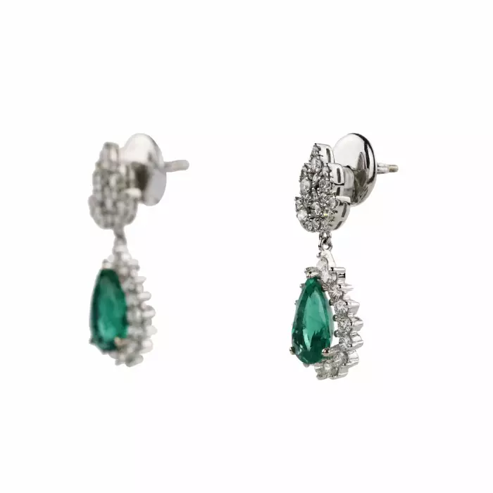 Boucles d`oreilles en or avec emeraudes et diamants. 