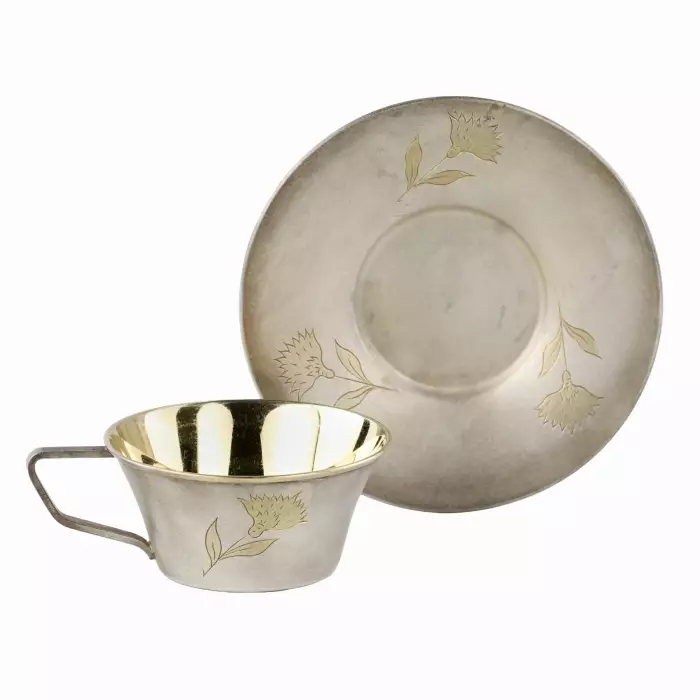 Six tasses avec soucoupes en argent dore et grave. URSS. 1960-80 