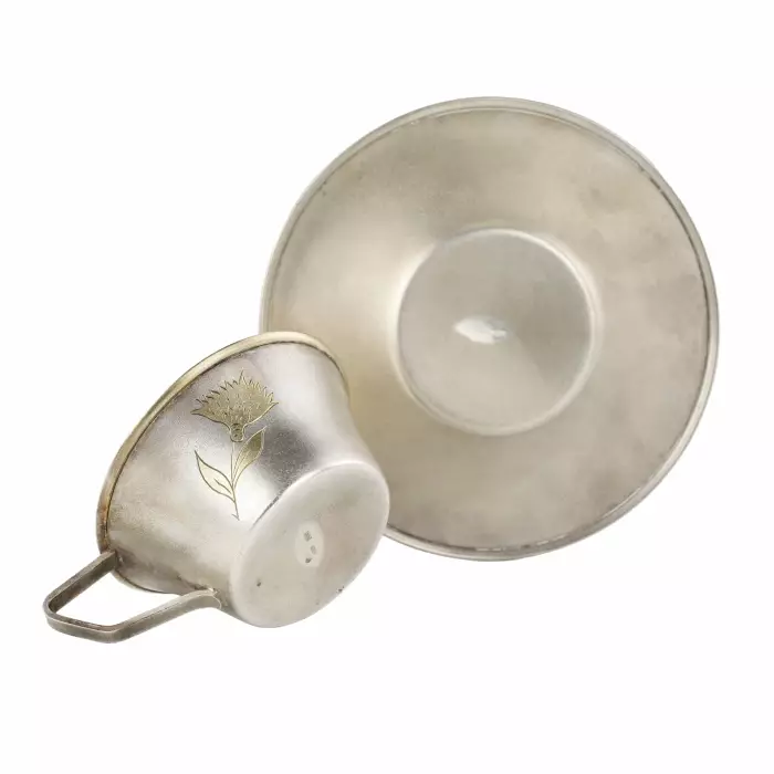 Six tasses avec soucoupes en argent dore et grave. URSS. 1960-80 
