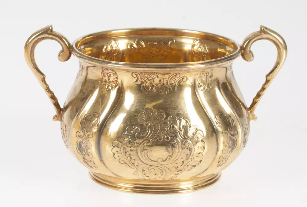 Service en argent plaqué or - Cafetière, théière, carafe à eau, bol à crème, sucrier 