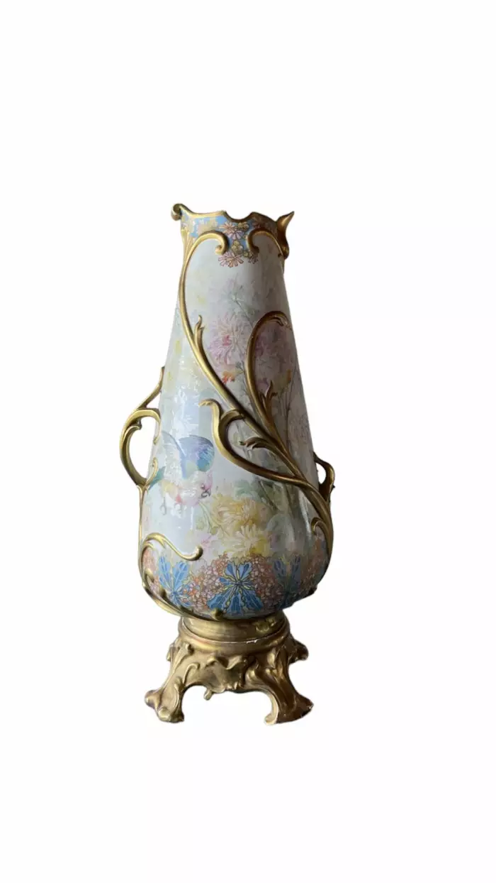 Usine impériale de porcelaine de Yıldız, vase en porcelaine de Monsieur Narcice, Turquie de la fin du XIXe siècle. 