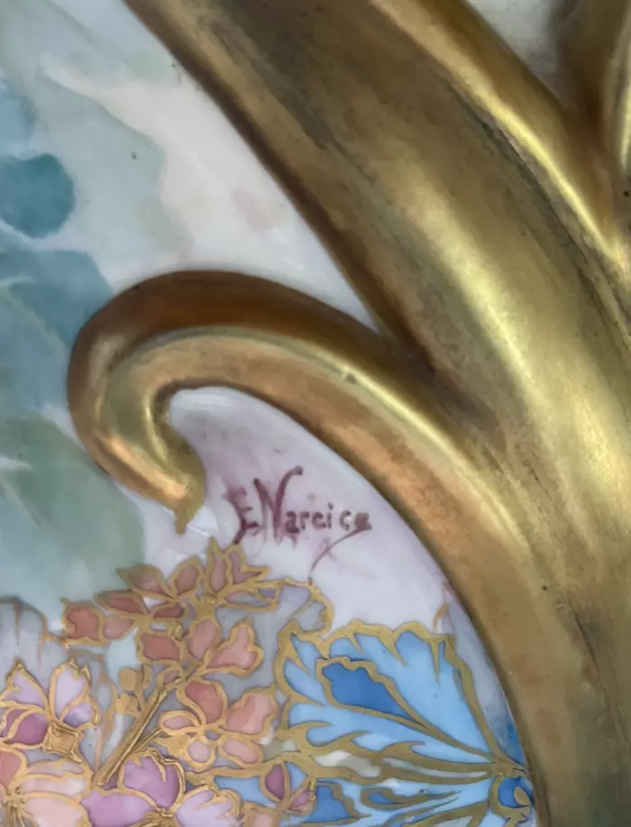 Usine impériale de porcelaine de Yıldız, vase en porcelaine de Monsieur Narcice, Turquie de la fin du XIXe siècle. 