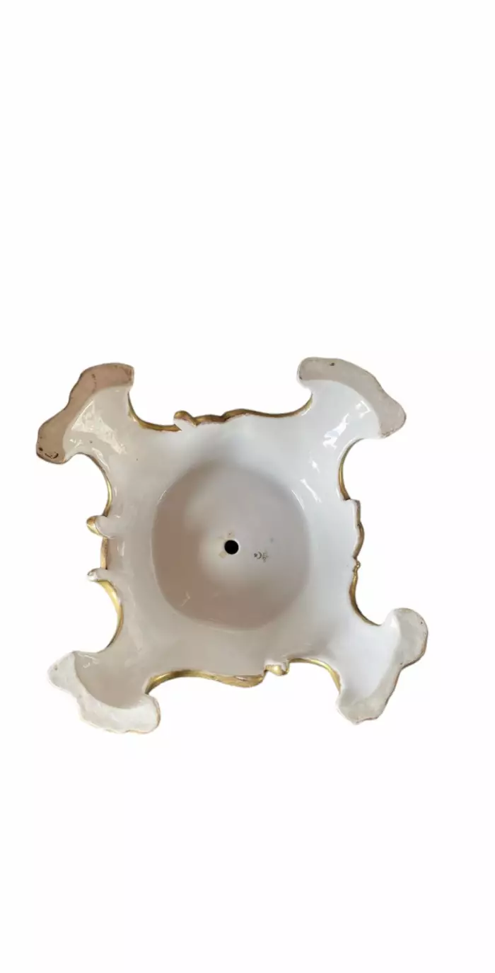 Usine impériale de porcelaine de Yıldız, vase en porcelaine de Monsieur Narcice, Turquie de la fin du XIXe siècle. 