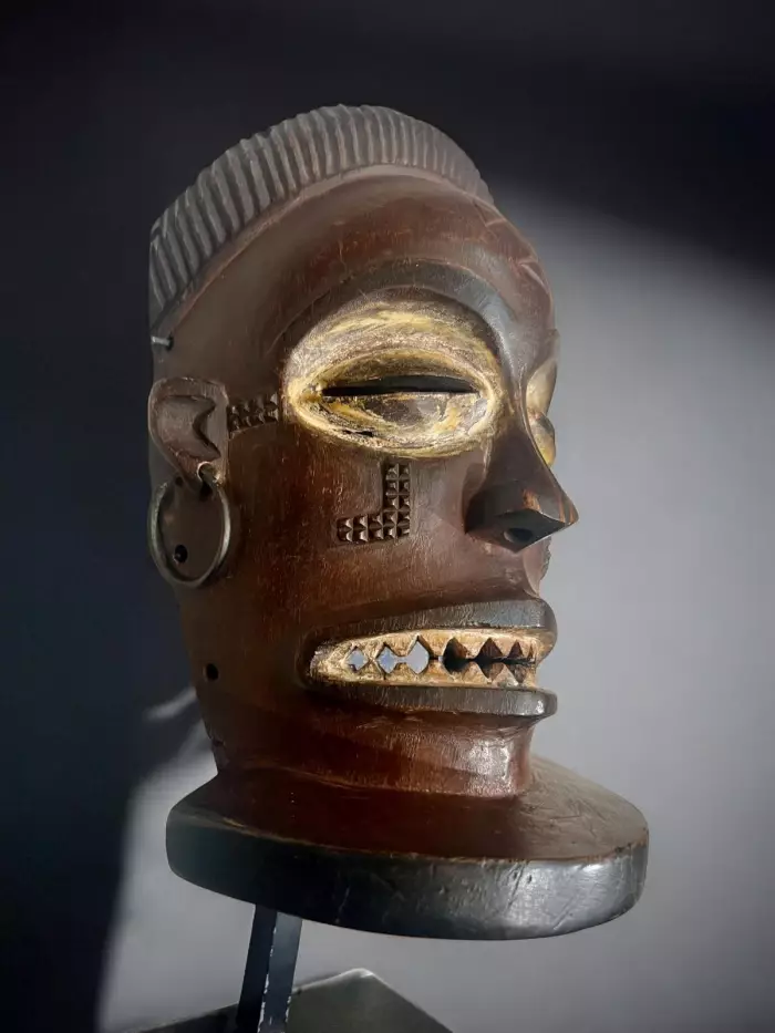 Tchokwé mask from Angola in wood and pigments - Circa 1900