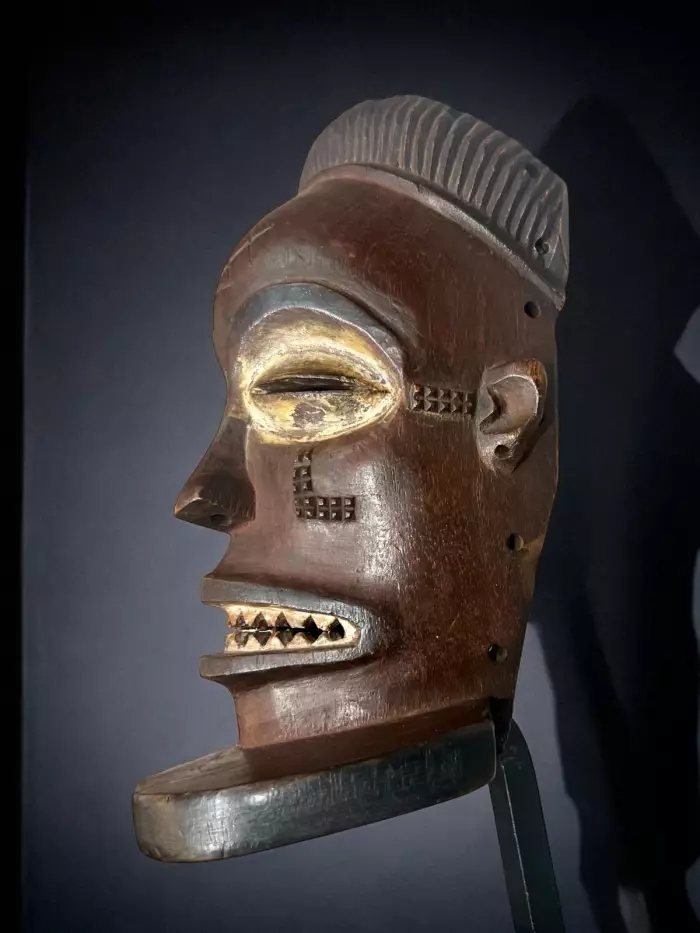 Tchokwé mask from Angola in wood and pigments - Circa 1900
