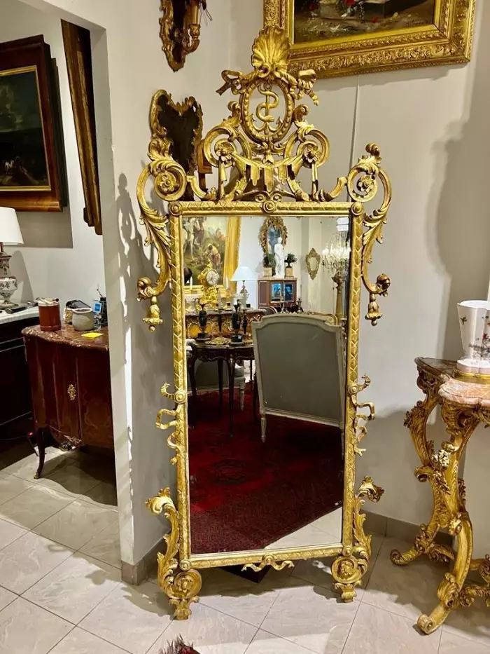 Rare 18th century gilded wood mirror, Italy