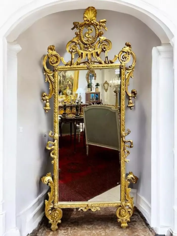 Rare 18th century gilded wood mirror, Italy