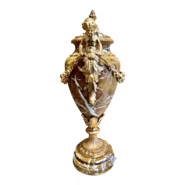 Pair of marble urns decorated with putti, Napoleon III period, 19th century