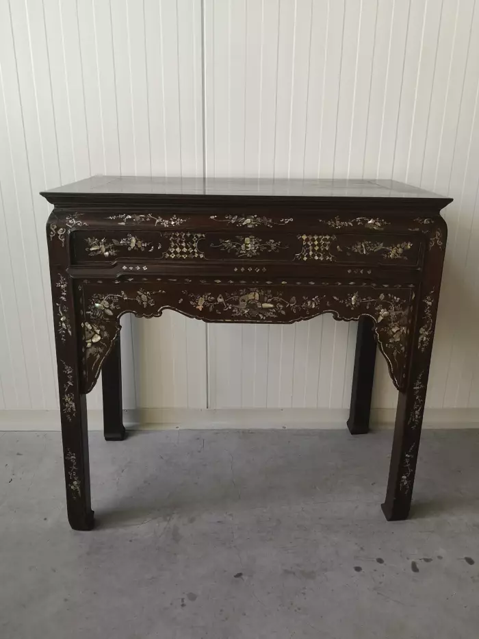 Console with two chairs