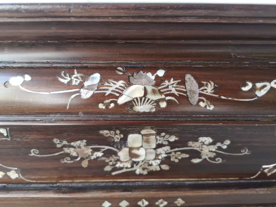 Console with two chairs