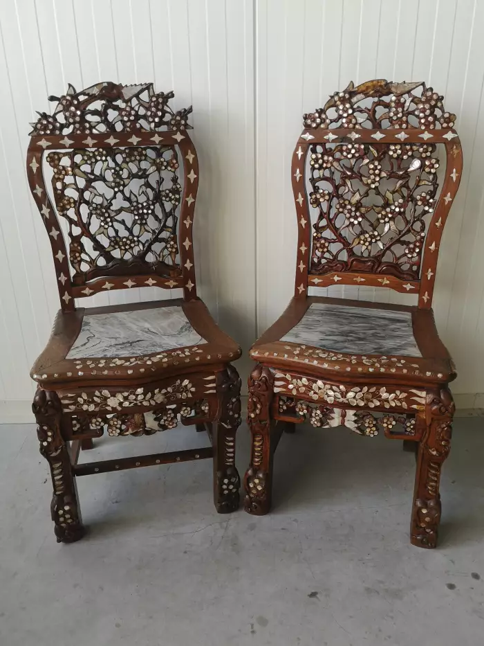 Console with two chairs