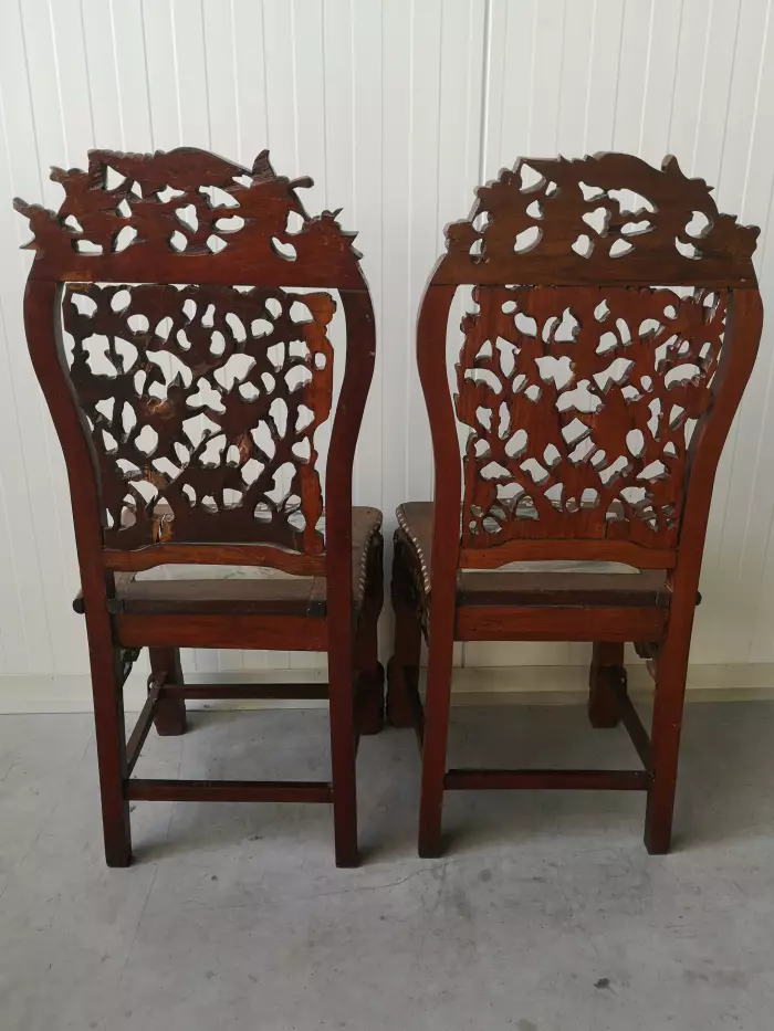 Console with two chairs