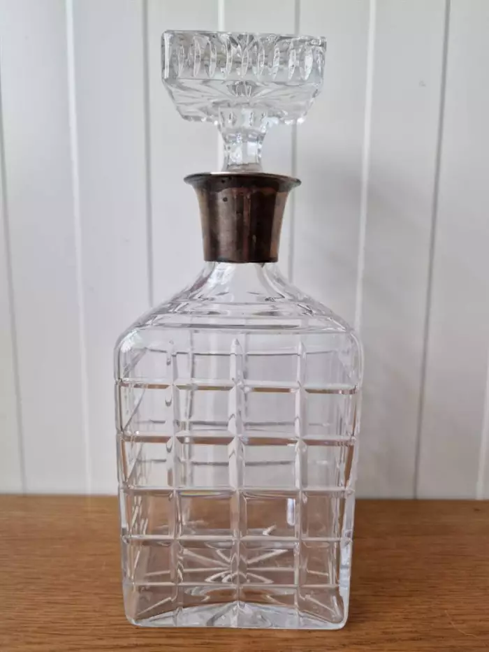 Crystal decanter for whiskey