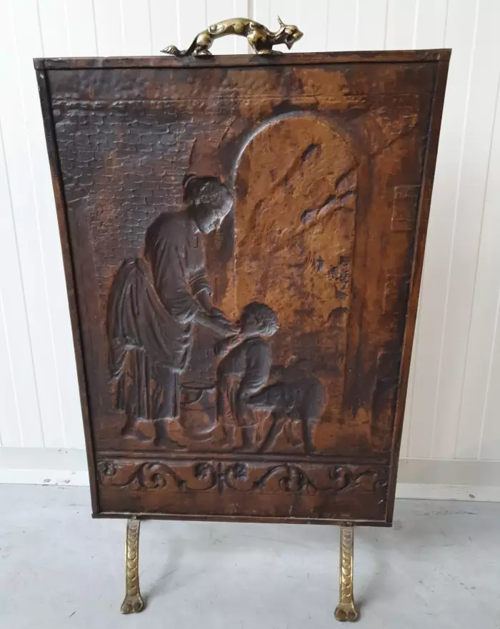 Decorative fireplace screen