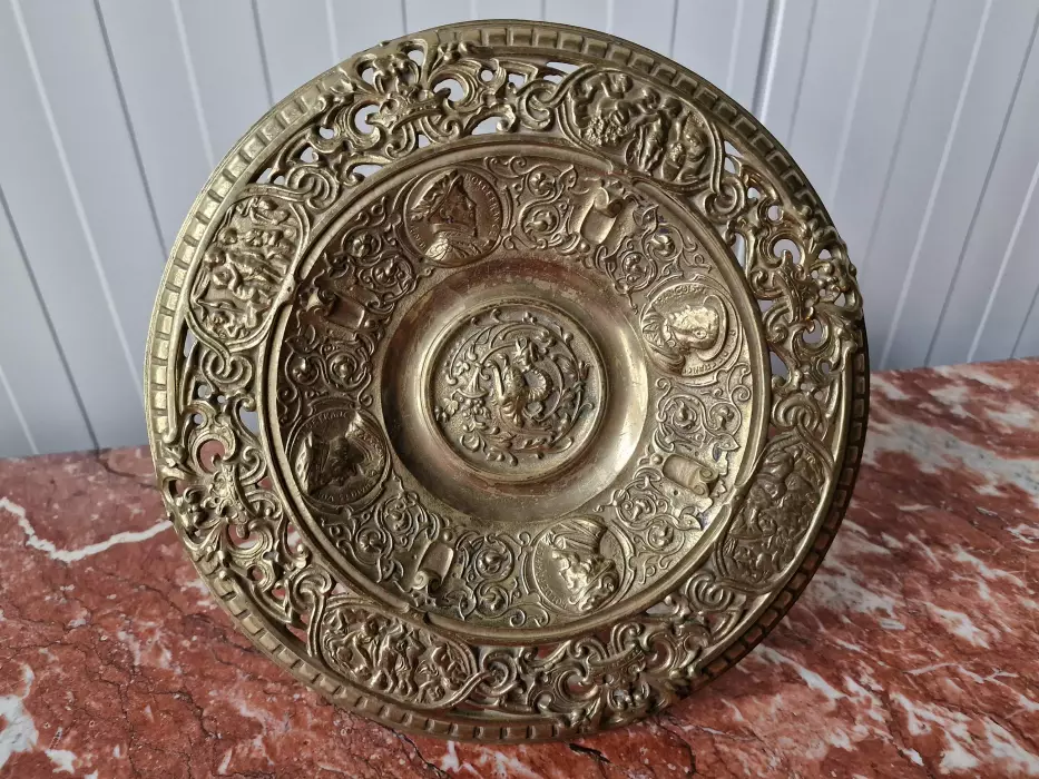 Bronze vessel