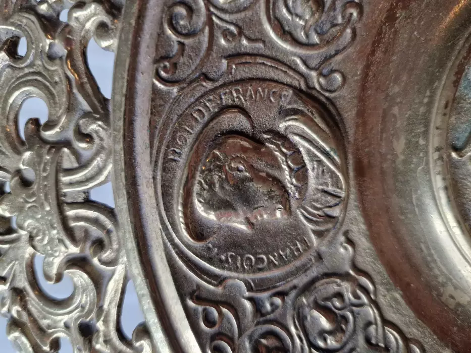 Bronze vessel