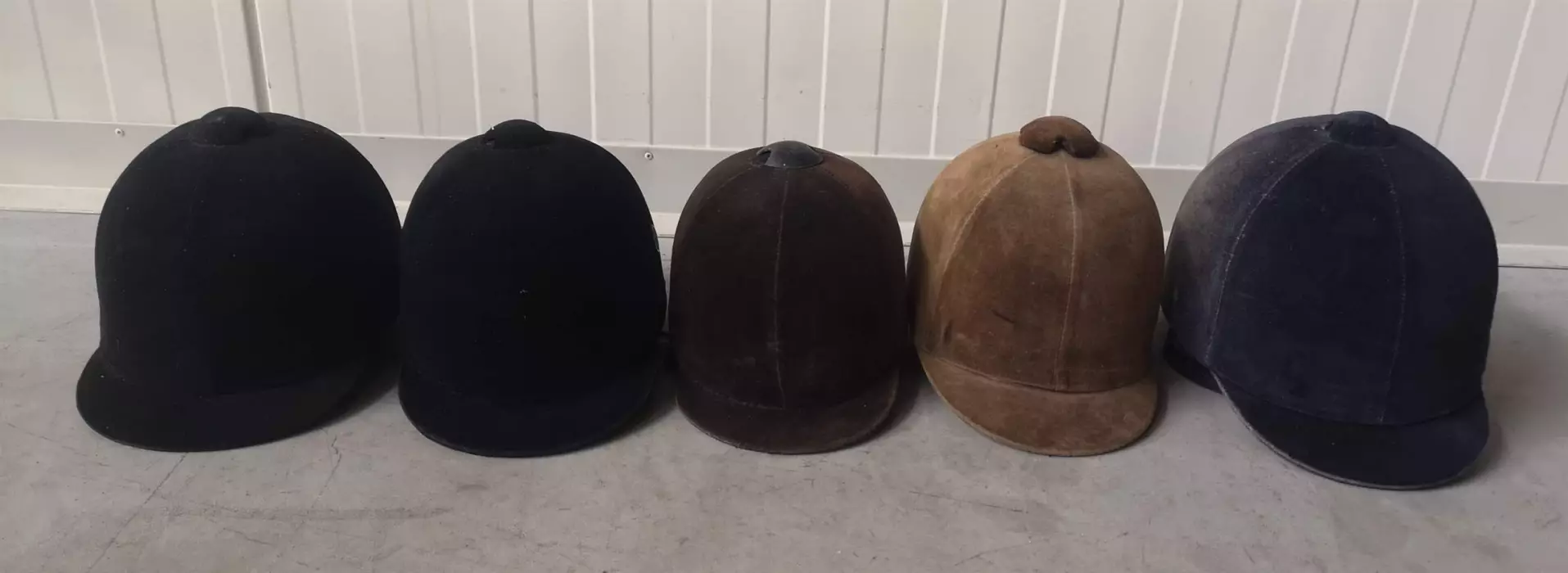 Children&039;s hats for horse riding