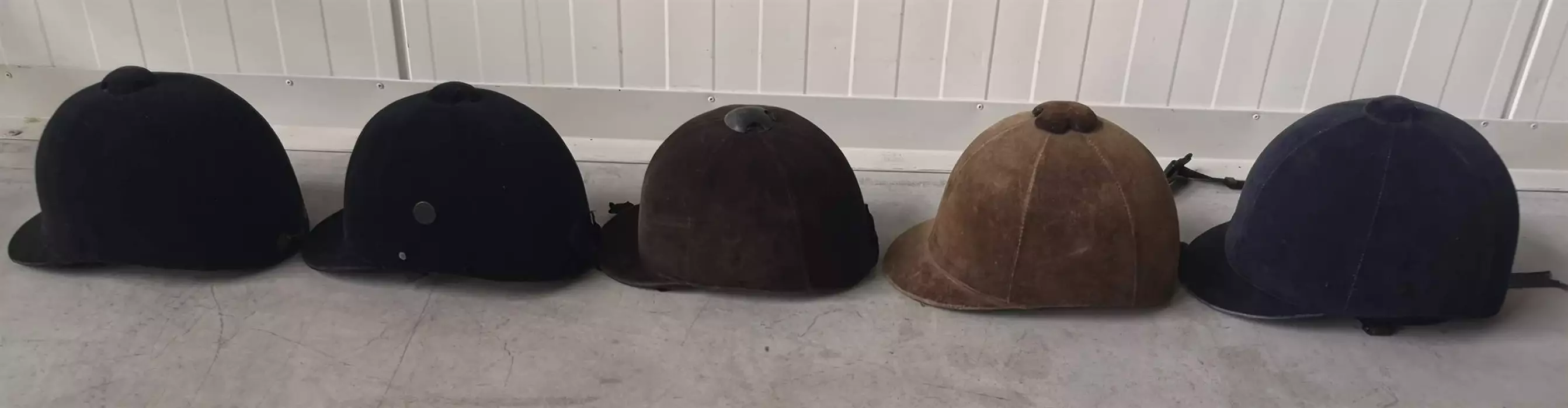 Children&039;s hats for horse riding