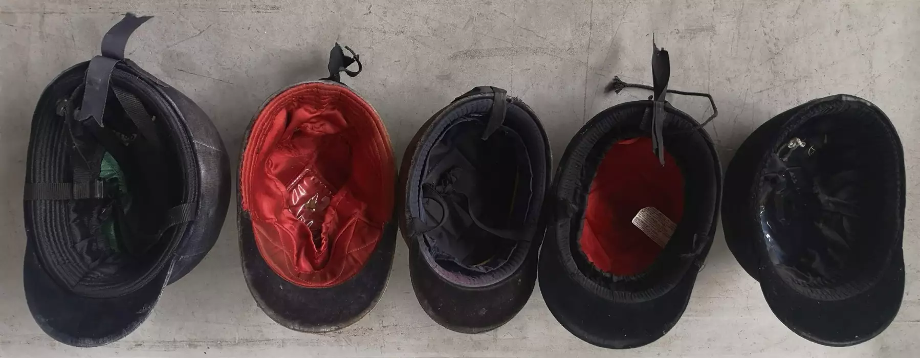 Children&039;s hats for horse riding