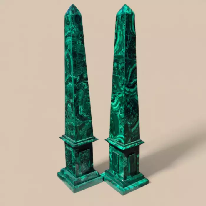 Elegant pair of malachite obelisks, 60 cm high, 19th century
