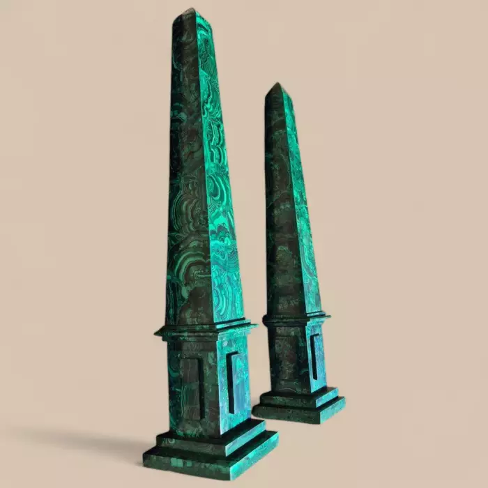 Elegant pair of malachite obelisks, 60 cm high, 19th century