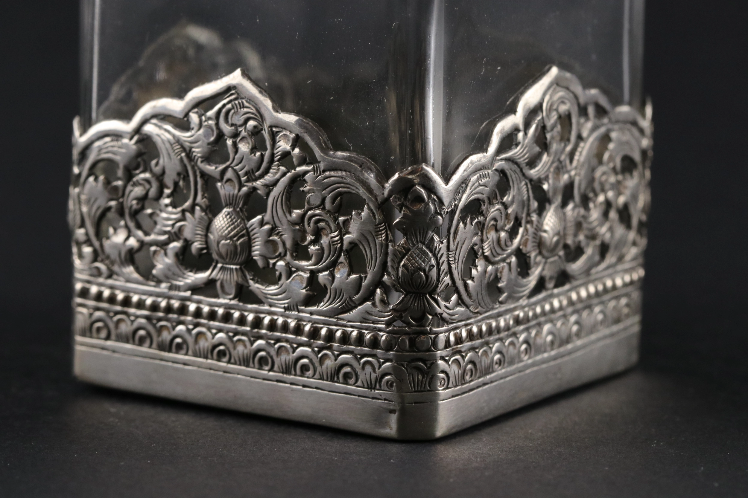 Flacon en verre pour parfum 
